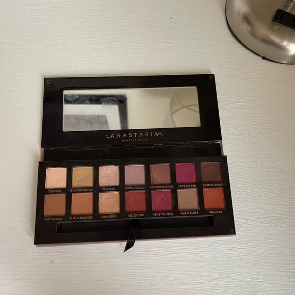 Abh modern renaissance and soft glam - Picture 5 of 8